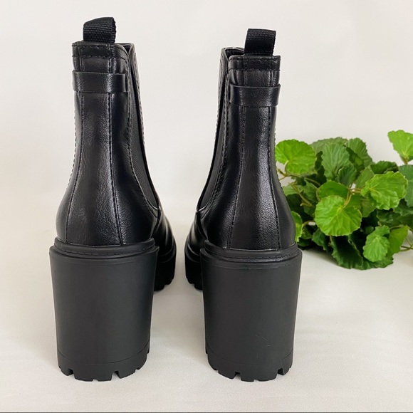 Urban Outfitters UO Chloe Chelsea Timeless Boot Black Heeled Chunky 90s Y2K New - Picture 7 of 16
